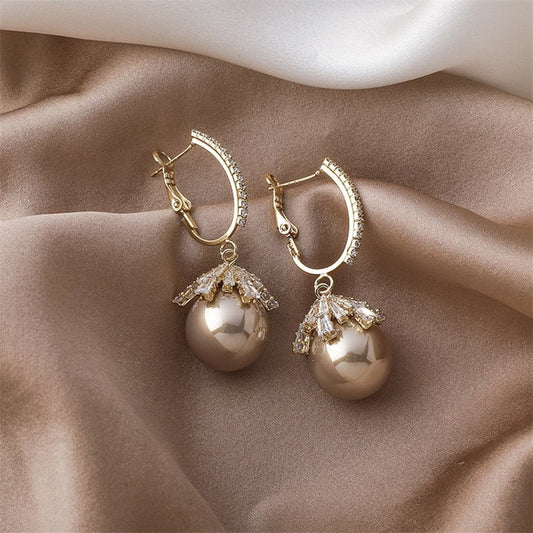Falling Pearl Earrings